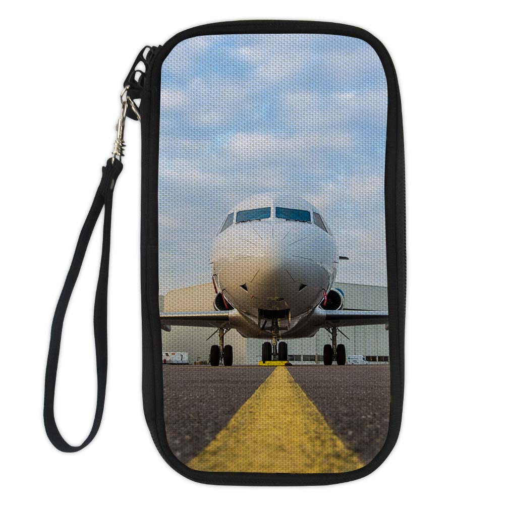 Face to Face with Beautiful Jet Dreamliner Designed Travel Cases & Wallets