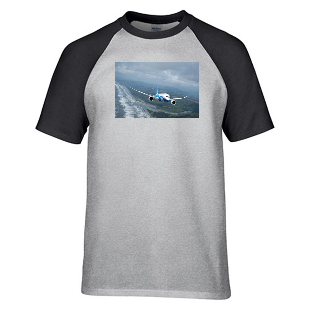 Cruising Boeing 787 Designed Raglan T-Shirts