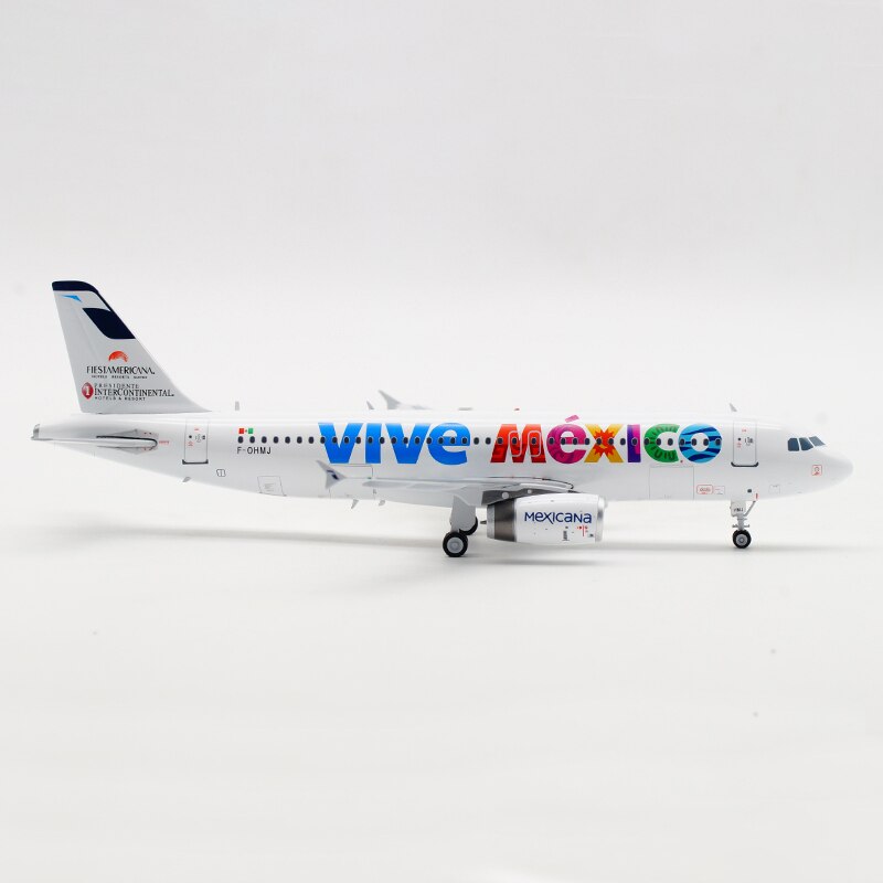 Vive Mexico Airbus A320 Airplane Model (1/200 Scale)
