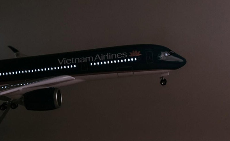 Vietnam Airlines Airbus A350 Airplane Model (1/142 Scale)