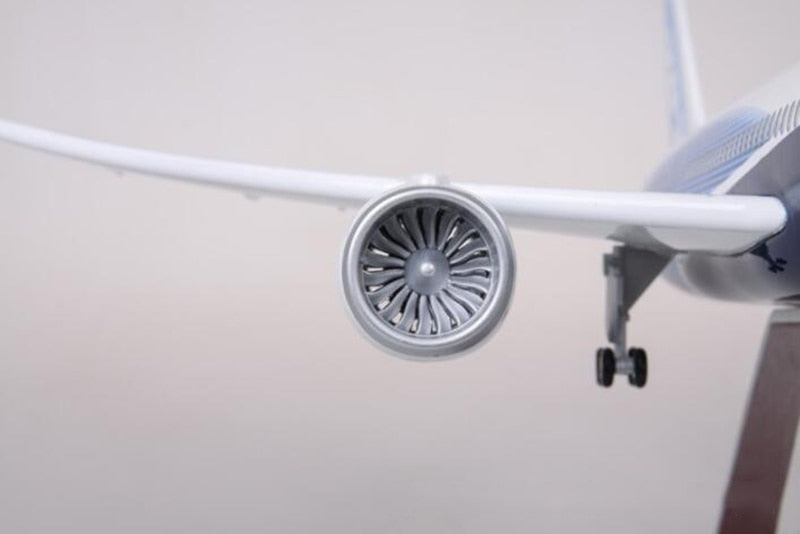Original Dreamliner Livery Boeing 787 Airplane Model (1/130 Scale)