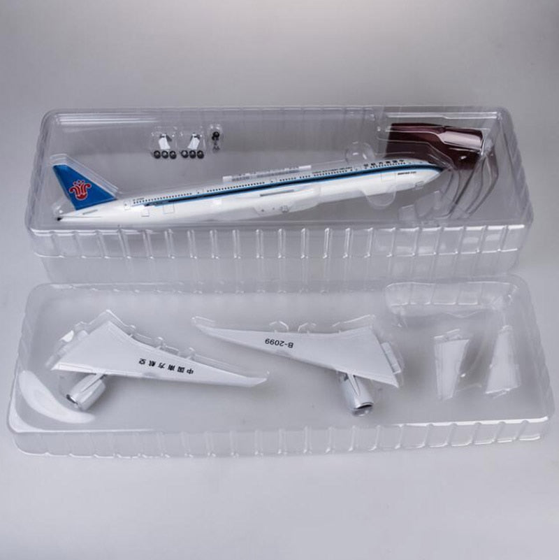 China Southern Airlines Boeing 777 Airplane Model (1/157 Scale)