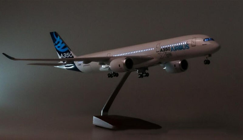 Original XWB Livery Airbus A350 Airplane Model (1/142 Scale)