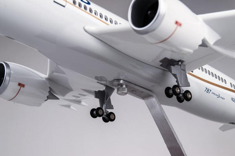 United Airlines Boeing 787 Airplane Model (1/130 Scale)