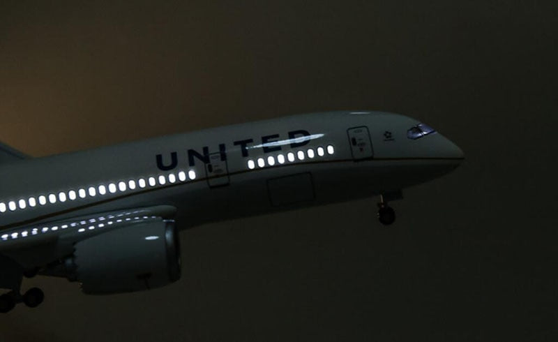 United Airlines Boeing 787 Airplane Model (1/130 Scale)