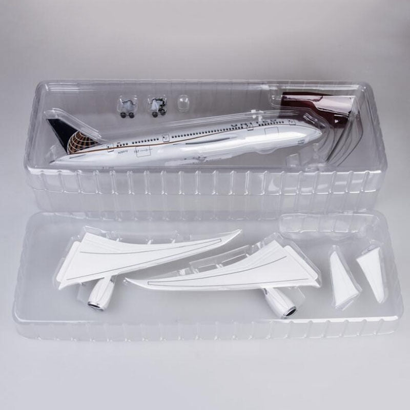 United Airlines Boeing 787 Airplane Model (1/130 Scale)