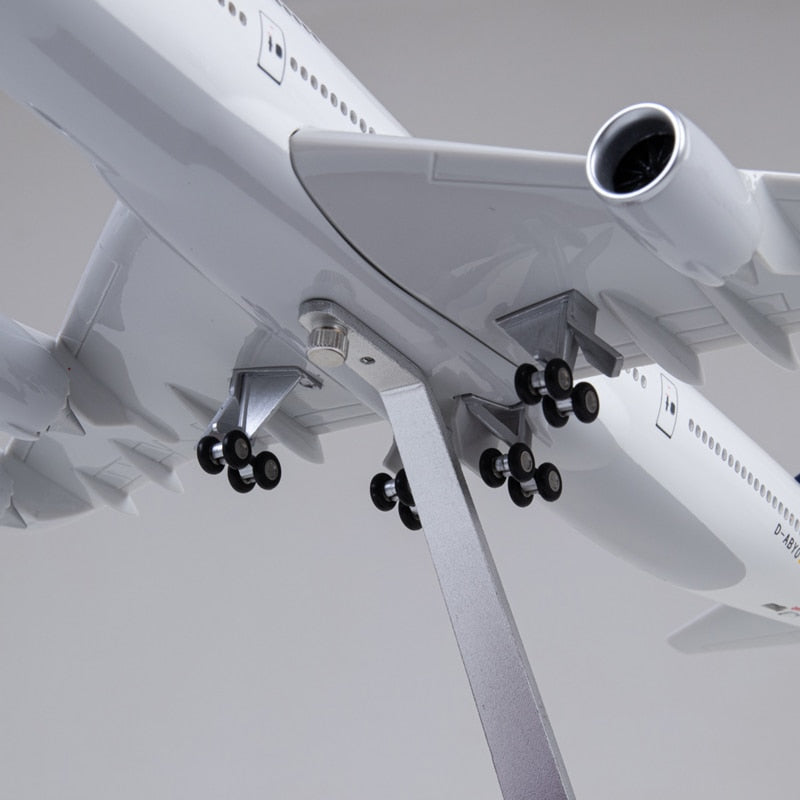 Lufthansa Boeing 747 Airplane Model (1/160 Scale - 47CM)