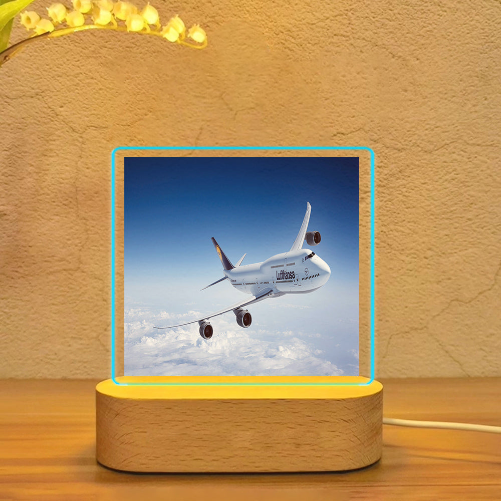 Cruising Lufthansa's Boeing 747 Designed Night Lamp