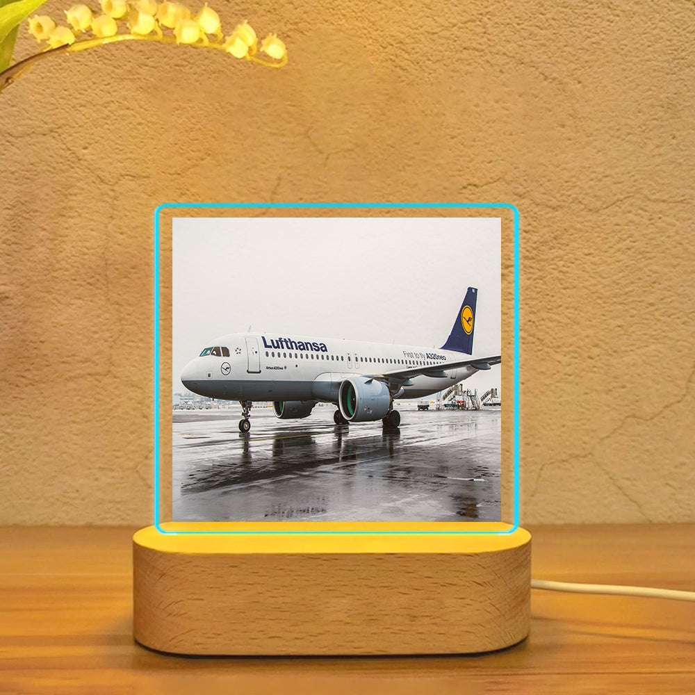 Lufthansa's A320 Neo Designed Night Lamp