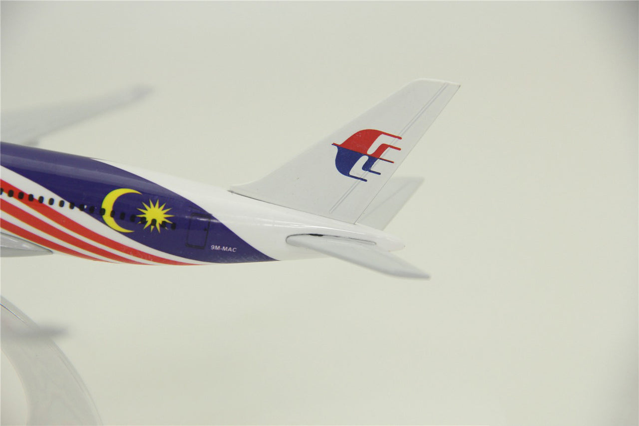 Malaysia Airlines Airbus A350 Airplane Model (20CM)