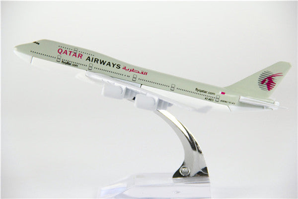 Qatar Airways Boeing 747 (Old Livery) Airplane Model (16CM)