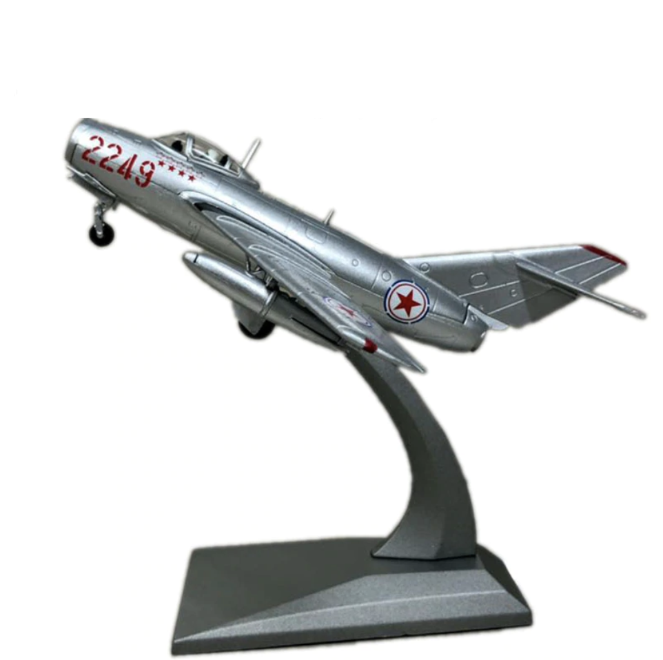 1/72 Scale Mikoyan MiG-15 (Fagot) Fighter Airplane Model