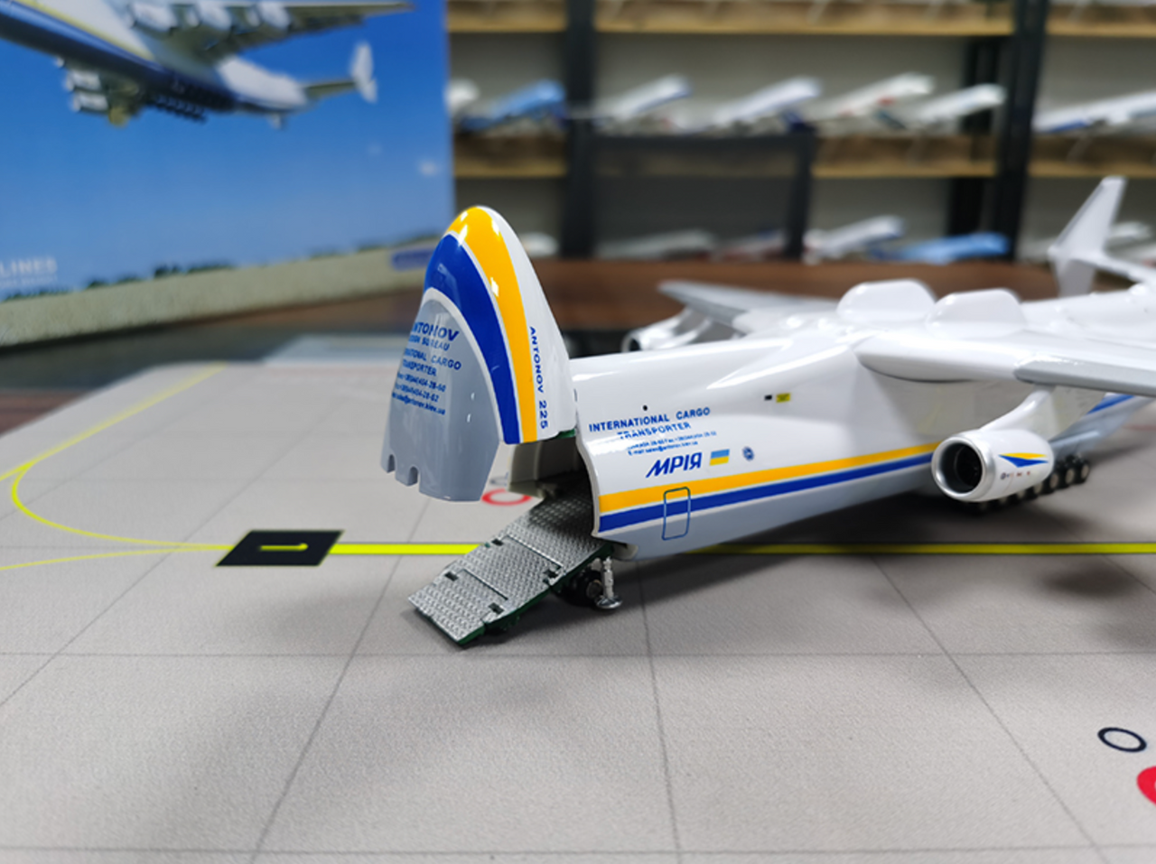 NEW!! Antonov Ukraine An-225 (AN225) 1/200 Scale Airplane Model (42 CM)