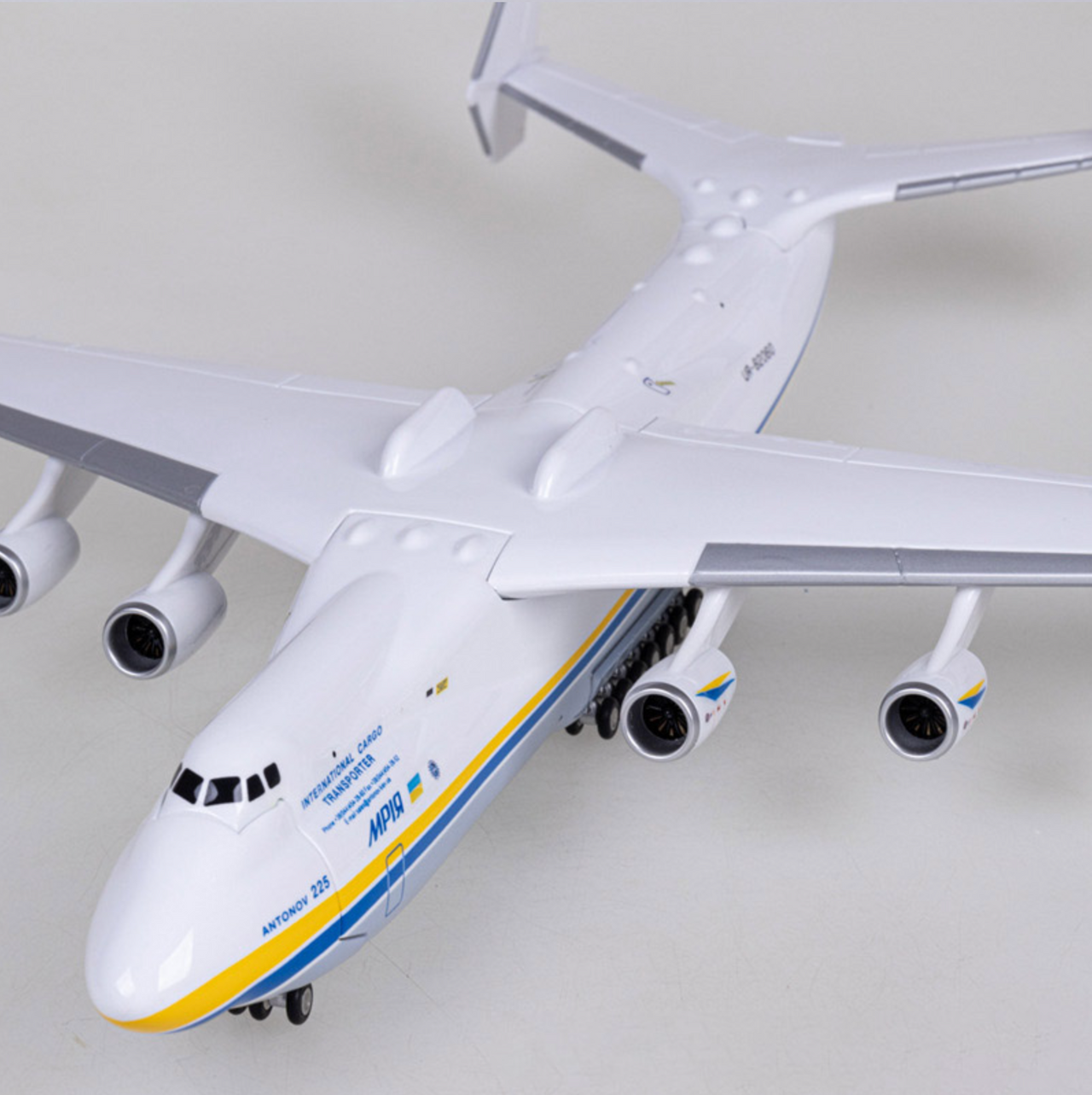 NEW!! Antonov Ukraine An-225 (AN225) 1/200 Scale Airplane Model (42 CM)