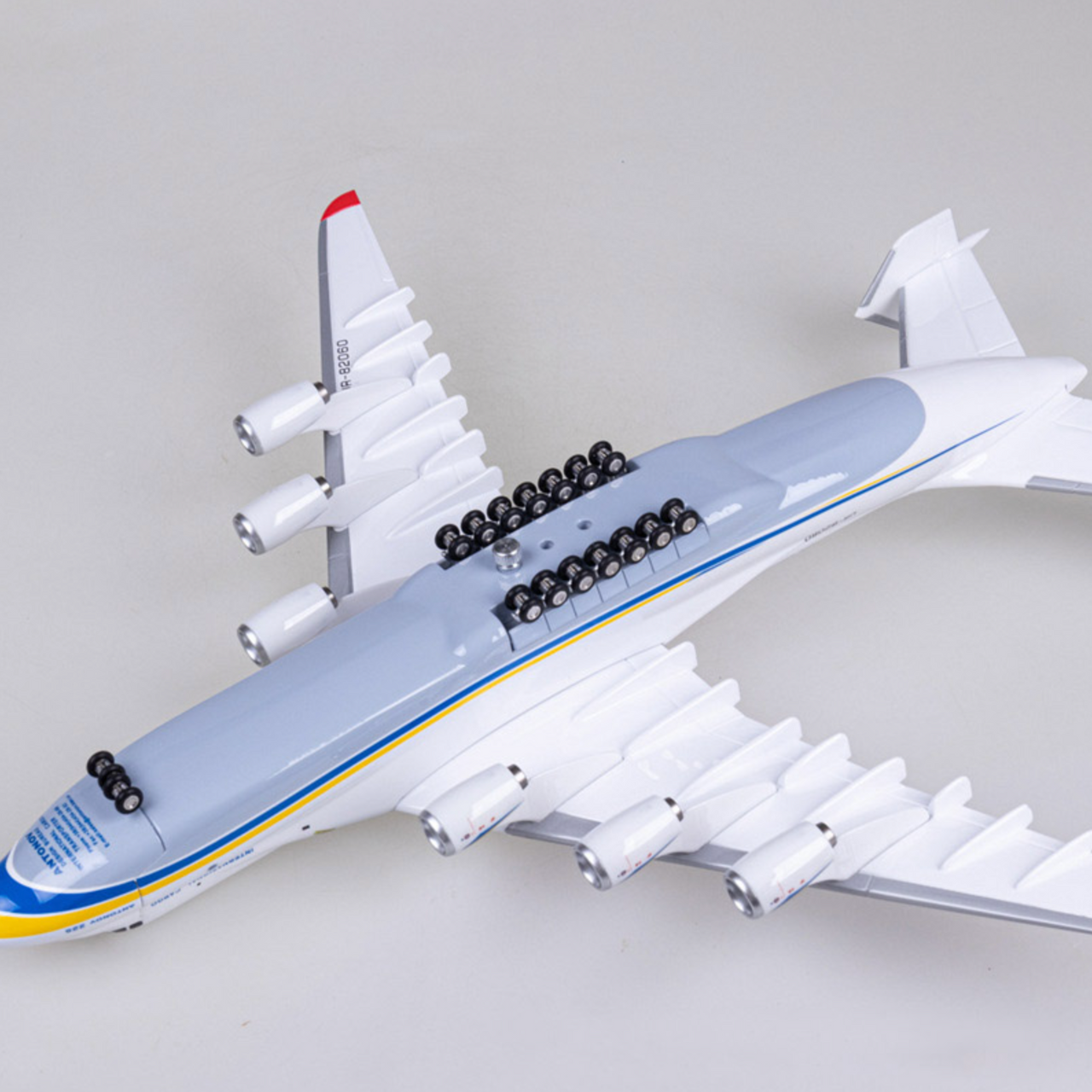 NEW!! Antonov Ukraine An-225 (AN225) 1/200 Scale Airplane Model (42 CM)