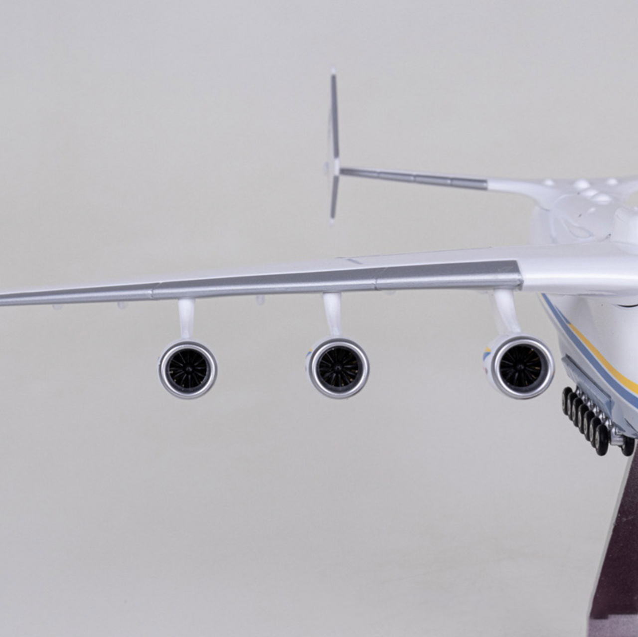 NEW!! Antonov Ukraine An-225 (AN225) 1/200 Scale Airplane Model (42 CM)