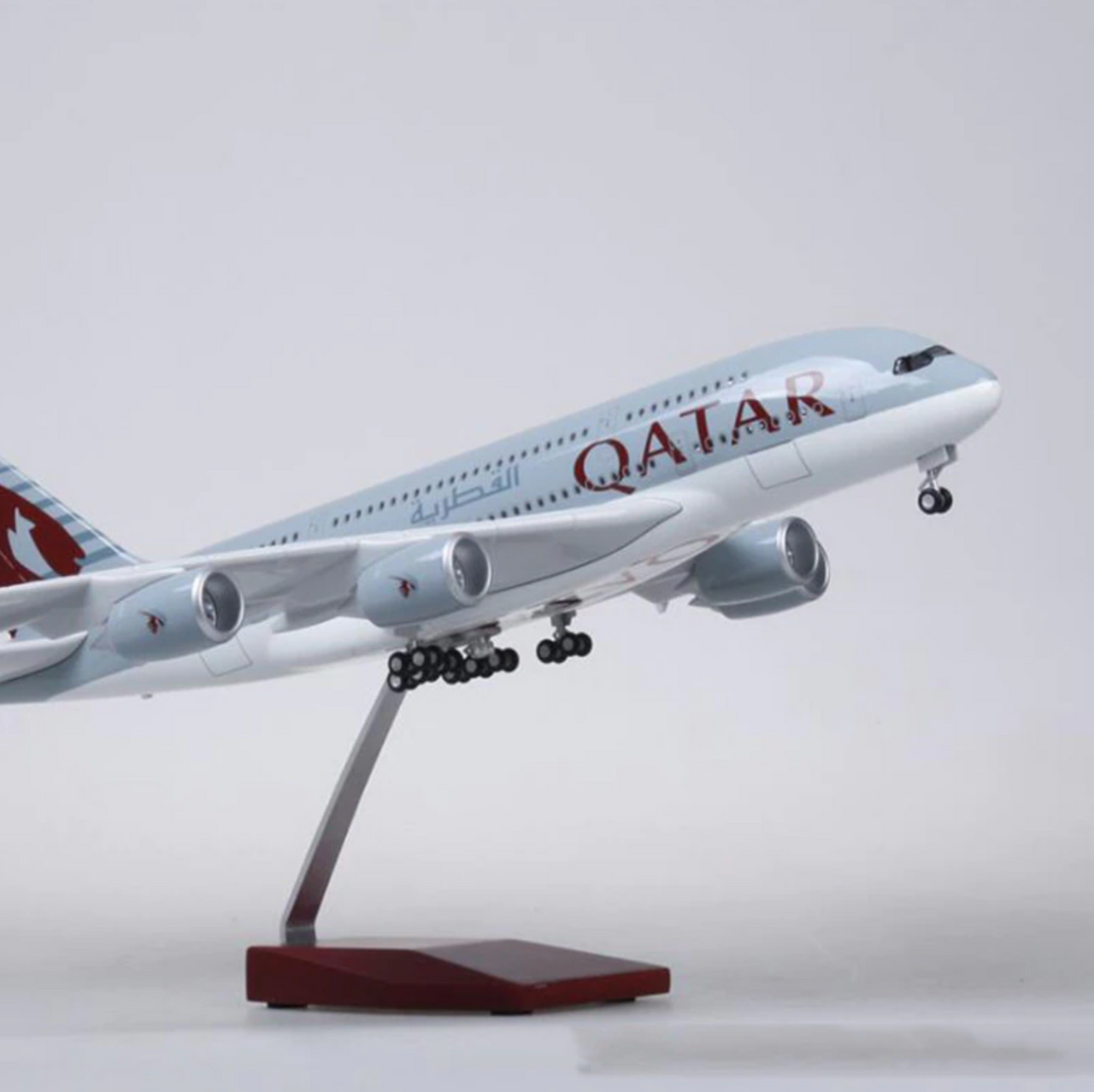 Qatar Airways Airbus A380 Airplane Model (1/160 Scale)