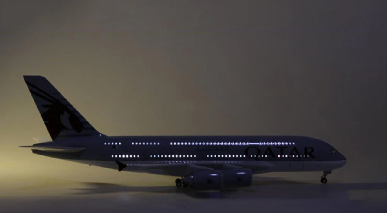Qatar Airways Airbus A380 Airplane Model (1/160 Scale