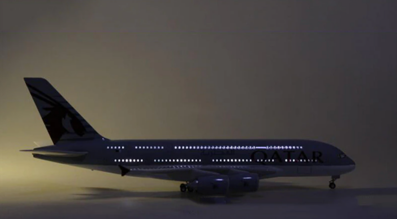 Qatar Airways Airbus A380 Airplane Model (1/160 Scale)