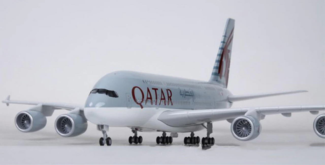 Qatar Airways Airbus A380 Airplane Model (1/160 Scale)