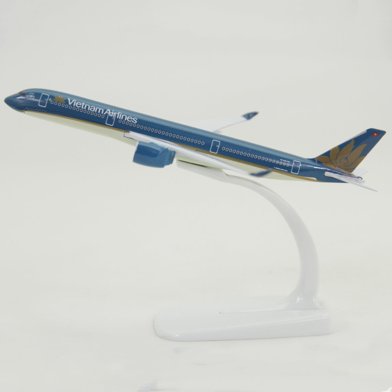 Vietnam Airlines Airbus A350 Airplane Model (16CM)