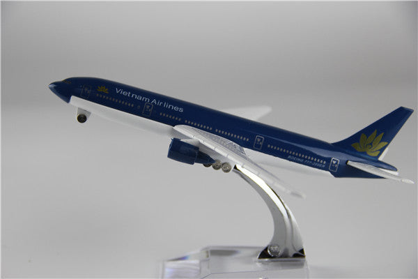 Vietnam Airlines Boeing 777 Airplane Model (16CM)