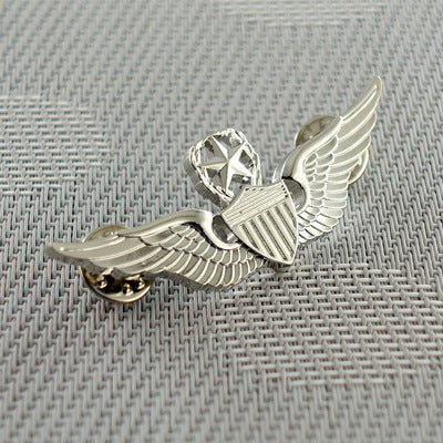Silver WWII USAF aviation print badge, polished metal.
