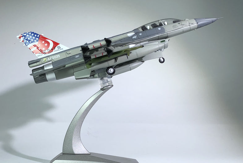 1/72 Scale RSAF F-16D Fighting Falcon Fighter Airplane Model