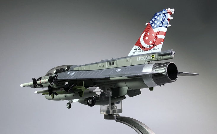 1/72 Scale RSAF F-16D Fighting Falcon Fighter Airplane Model