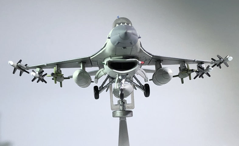 1/72 Scale RSAF F-16D Fighting Falcon Fighter Airplane Model