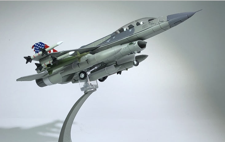 1/72 Scale RSAF F-16D Fighting Falcon Fighter Airplane Model