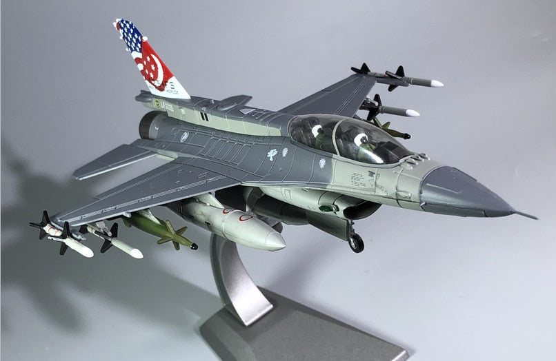 1/72 Scale RSAF F-16D Fighting Falcon Fighter Airplane Model
