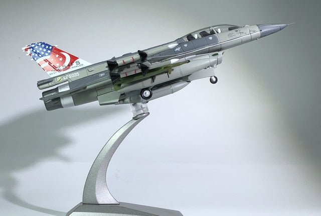1/72 Scale RSAF F-16D Fighting Falcon Fighter Airplane Model