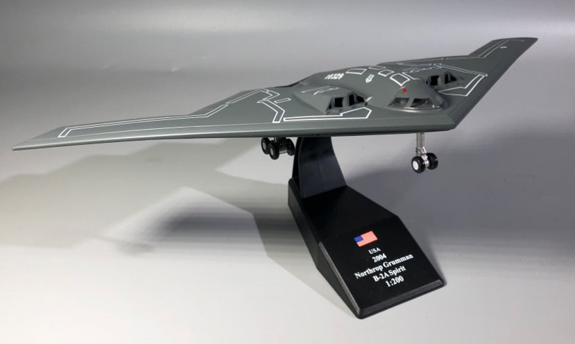 1/200 Scale US B-2 Spirit Stealth and Strategic Bomber Airplane Model